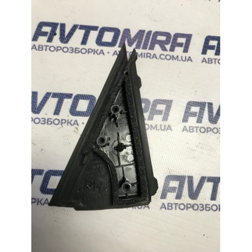 Накладка задней правой двери Hyundai i30 HB 2007-2012 838402L000
